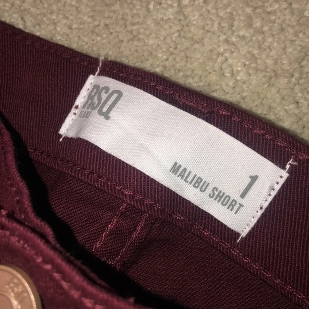 Tilly RSQ Malibu Cuff‎ Short Burgundy size 1 NWT